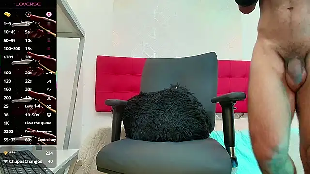 Snapshot of Andrey_u92 chatting on October 12, 2025, 8:16 am Andrey u92 online show from October 12, 2025, 8:16 am