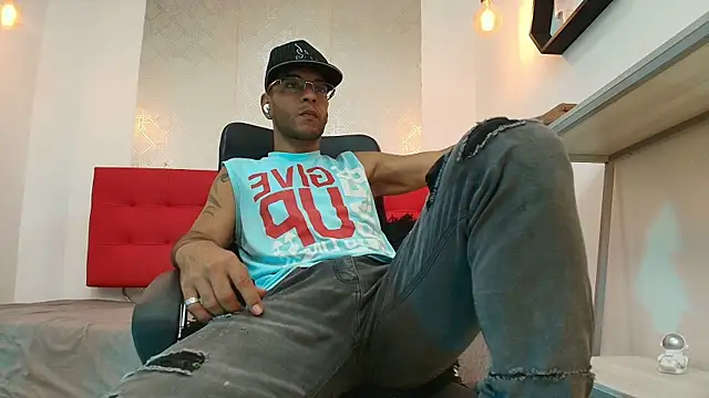 Snapshot of Andrey_u92 chatting on September 19, 2025, 7:29 pm Andrey u92 online show from September 19, 2025, 7:29 pm