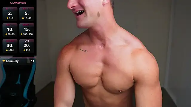 Snapshot of _DownUnderFit_ chatting on December 2, 2024, 10:29 pm DownUnderFit online show from December 2, 2024, 10:29 pm