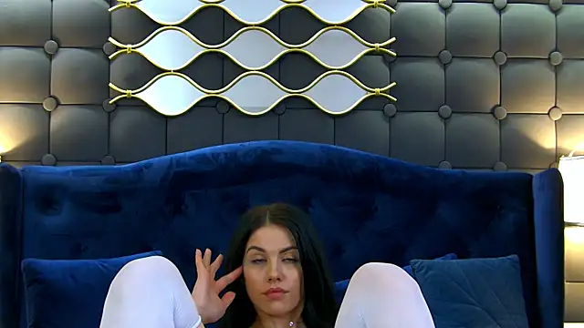 LeyaCass online show from March 3, 2025, 12:06 pm