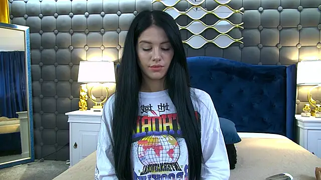 LeyaCass online show from September 10, 2025, 5:39 am