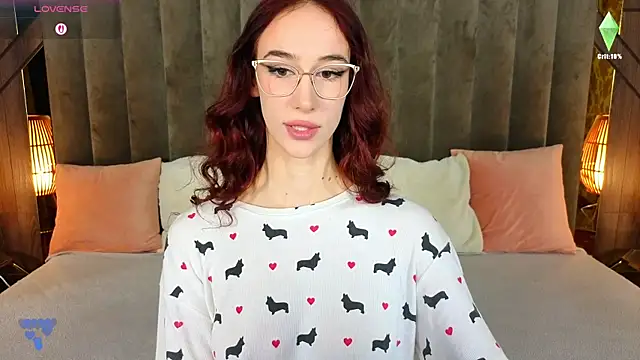 Snapshot of Evelyn_Rush chatting on October 1, 2025, 3:27 pm Evelyn Rush online show from October 1, 2025, 3:27 pm