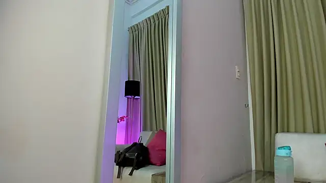Snapshot of SabrinaWarrenn chatting on February 3, 2025, 11:53 am SabrinaWarrenn online show from February 3, 2025, 11:53 am