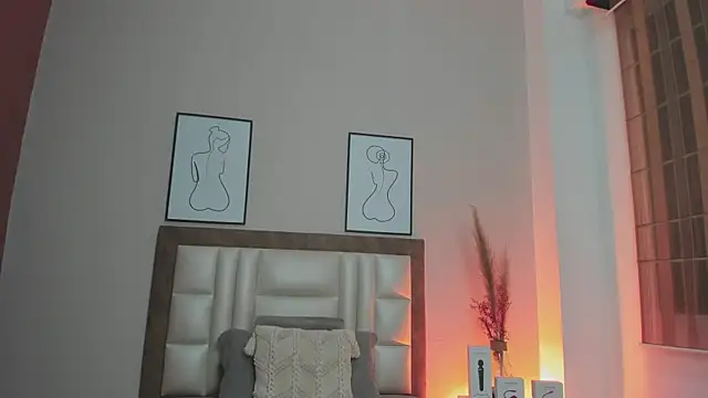 Snapshot of SabrinaWarrenn chatting on September 9, 2025, 12:43 am SabrinaWarrenn online show from September 9, 2025, 12:43 am