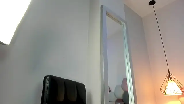 Snapshot of SabrinaWarrenn chatting on March 10, 2025, 11:34 am SabrinaWarrenn online show from March 10, 2025, 11:34 am