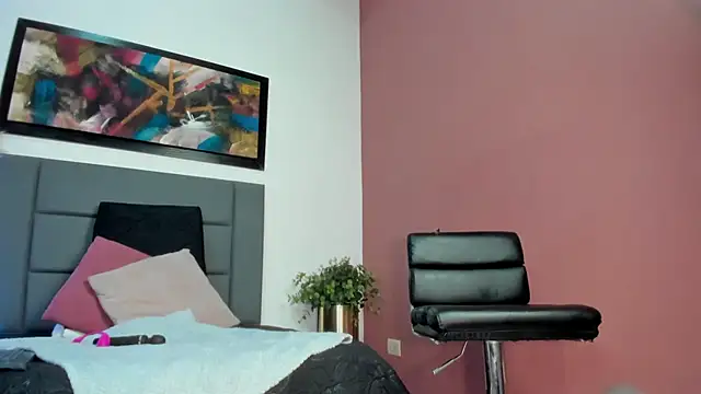 Snapshot of SabrinaWarrenn chatting on March 1, 2025, 12:23 pm SabrinaWarrenn online show from March 1, 2025, 12:23 pm