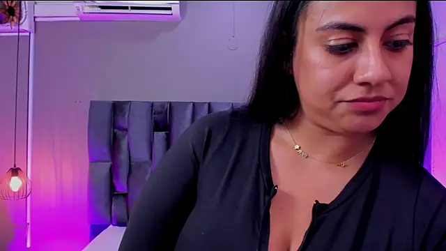 Xisu  online show from February 6, 2025, 3:37 am