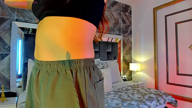 Snapshot of TaniaSmith1 chatting on October 2, 2025, 11:19 pm TaniaSmith1 online show from October 2, 2025, 11:19 pm