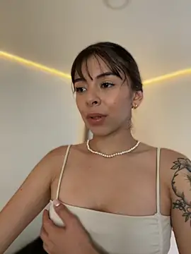 AmmyCollinsW online show from November 27, 2025, 8:53 pm