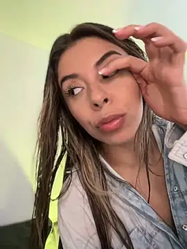 AmmyCollinsW online show from September 16, 2025, 8:32 pm