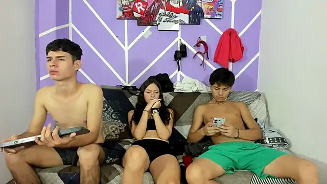 Snapshot of Fresahot2005 chatting on December 11, 2024, 11:00 pm Fresahot2005 online show from December 11, 2024, 11:00 pm