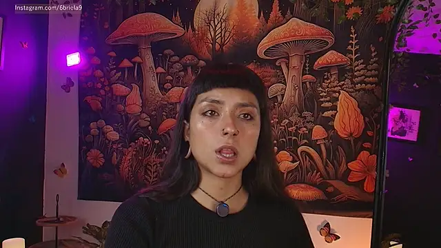 6Briela9  online show from April 15, 2026, 5:46 am