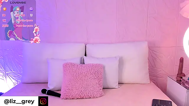 Snapshot of Liz_grey_ chatting on October 15, 2025, 3:16 am Liz grey  online show from October 15, 2025, 3:16 am