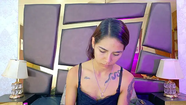 NicoleEsposito online show from October 25, 2025, 1:01 pm