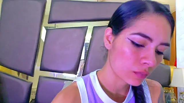 NicoleEsposito online show from April 15, 2026, 7:58 pm