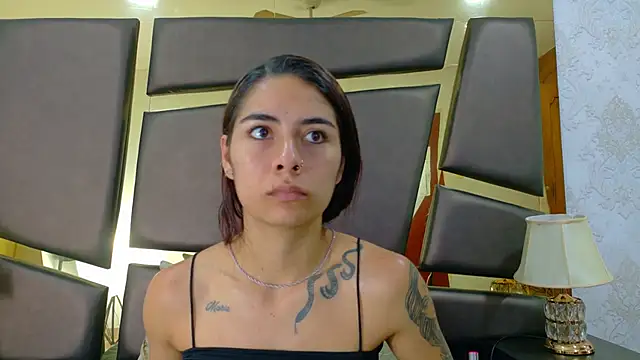 NicoleEsposito online show from October 30, 2025, 12:58 pm