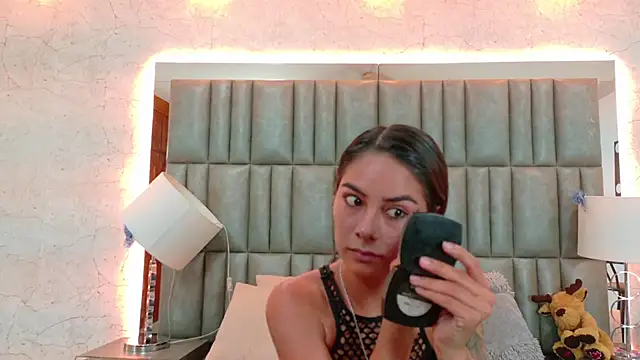 NicoleEsposito online show from January 17, 2026, 1:04 pm