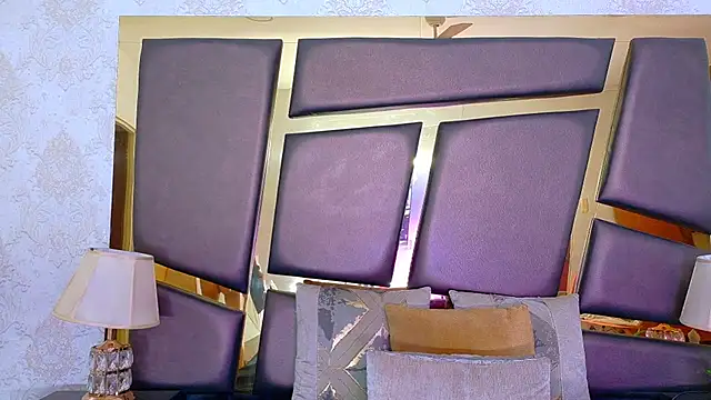 NicoleEsposito online show from October 6, 2025, 1:01 pm