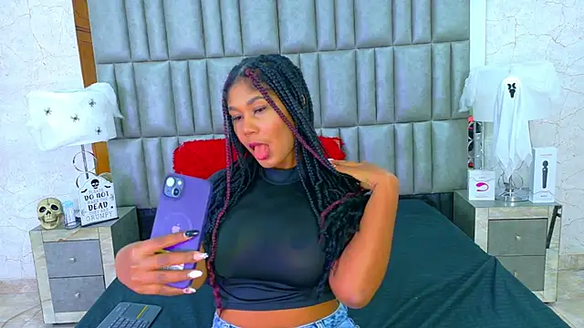 Snapshot of AlisonJaimes chatting on October 8, 2025, 1:23 pm AlisonJaimes online show from October 8, 2025, 1:23 pm