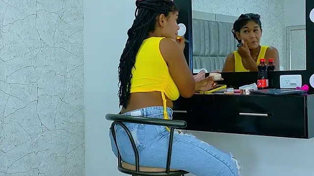 Snapshot of AlisonJaimes chatting on October 15, 2025, 1:52 pm AlisonJaimes online show from October 15, 2025, 1:52 pm