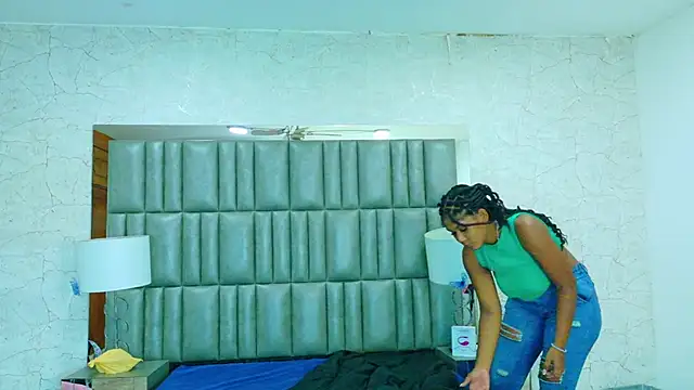 Snapshot of AlisonJaimes chatting on September 23, 2025, 12:23 pm AlisonJaimes online show from September 23, 2025, 12:23 pm