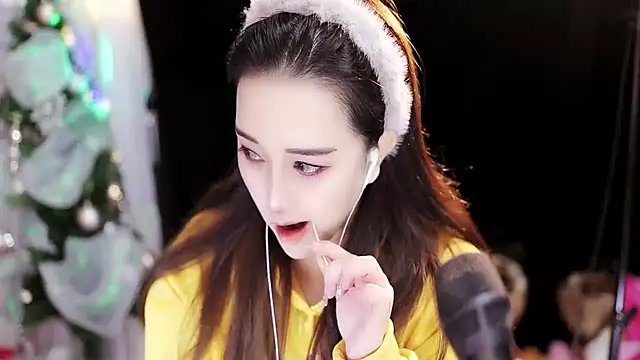 Snapshot of Yulia-1Z chatting on December 13, 2024, 1:15 am Yulia-1Z online show from December 13, 2024, 1:15 am