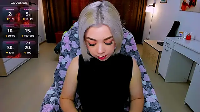 littleSiyfairy online show from February 12, 2025, 11:51 am