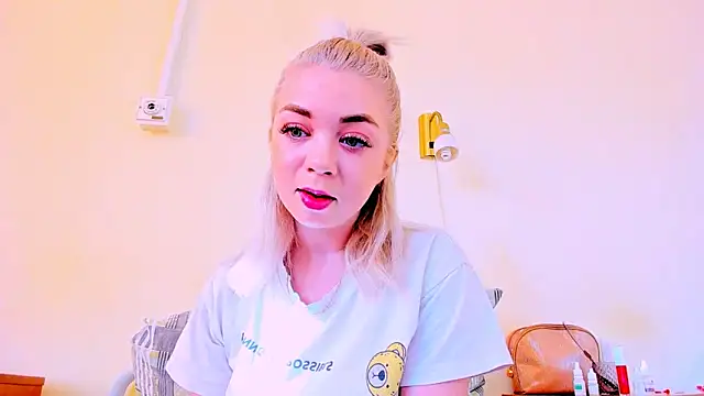 littleSiyfairy online show from February 23, 2025, 7:33 am