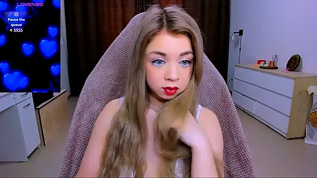 littleSiyfairy online show from March 18, 2025, 7:01 am