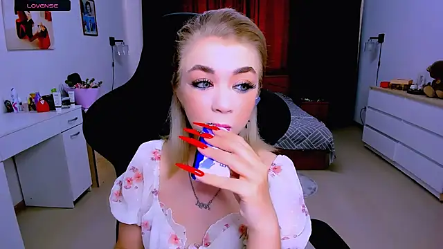 littleSiyfairy online show from September 11, 2025, 6:46 am