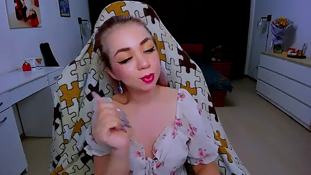 littleSiyfairy online show from February 6, 2025, 2:37 pm
