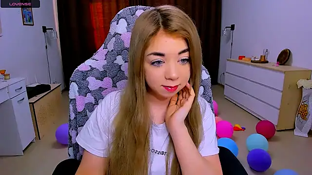 littleSiyfairy online show from March 22, 2025, 5:39 am