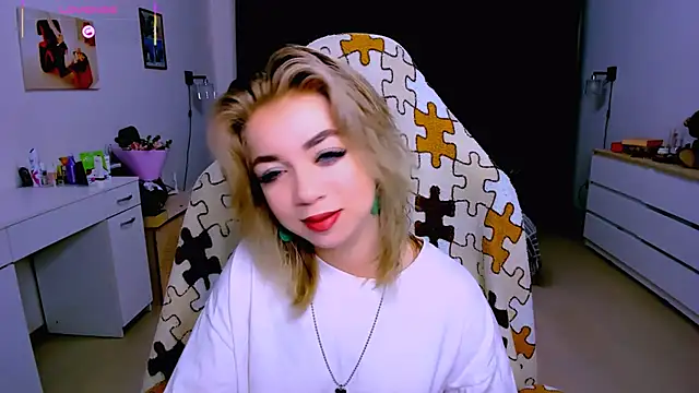 littleSiyfairy online show from September 15, 2025, 4:02 am