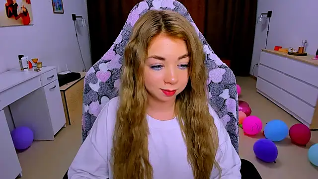 littleSiyfairy online show from March 23, 2025, 4:38 am