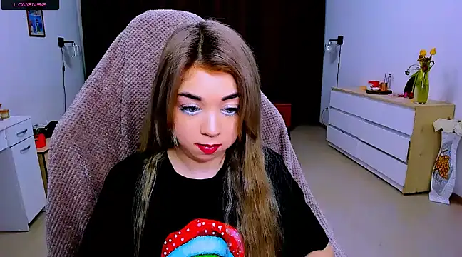 littleSiyfairy online show from March 14, 2025, 3:36 pm