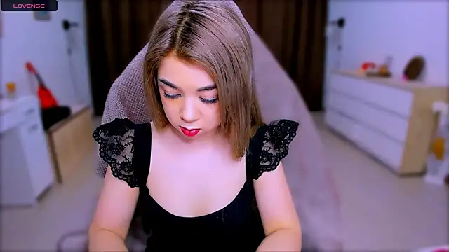 littleSiyfairy online show from March 19, 2025, 1:18 pm