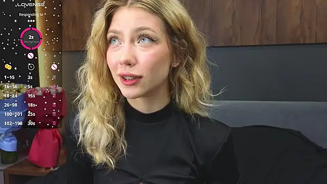 Snapshot of Rainaslater chatting on March 8, 2025, 9:29 pm Rainaslater online show from March 8, 2025, 9:29 pm