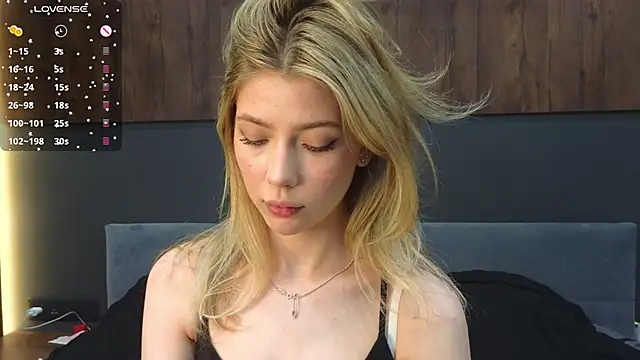 Snapshot of Rainaslater chatting on March 1, 2025, 8:21 pm Rainaslater online show from March 1, 2025, 8:21 pm