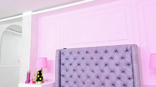 HaileeRoberts online show from November 14, 2025, 12:20 pm