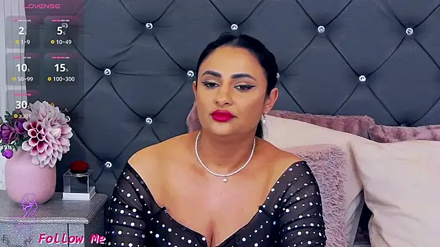 Snapshot of MayaJansen chatting on February 24, 2025, 5:00 am MayaJansen online show from February 24, 2025, 5:00 am