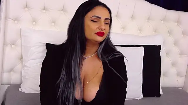 Snapshot of MayaJansen chatting on March 6, 2025, 12:43 am MayaJansen online show from March 6, 2025, 12:43 am