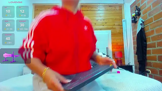 Snapshot of Dulcex69 chatting on October 9, 2025, 3:56 pm Dulcex69 online show from October 9, 2025, 3:56 pm