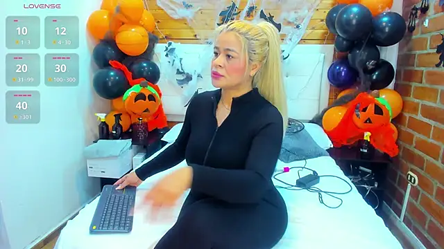 Snapshot of Dulcex69 chatting on October 14, 2025, 11:44 am Dulcex69 online show from October 14, 2025, 11:44 am