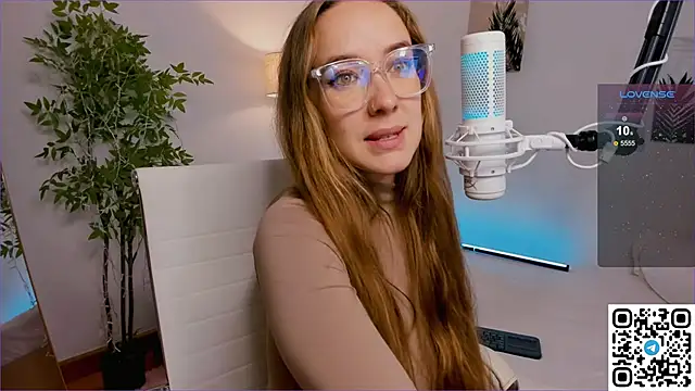 Snapshot of AngelPaull chatting on October 10, 2025, 6:42 pm AngelPaull online show from October 10, 2025, 6:42 pm