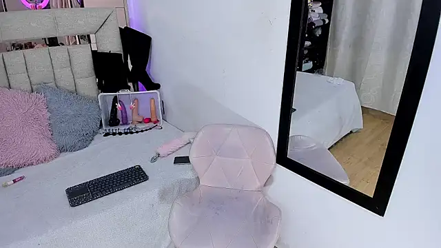 Snapshot of melody_bonnet chatting on February 10, 2026, 5:50 am melody bonnet online show from February 10, 2026, 5:50 am