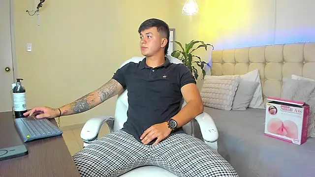 Cristopher strong online show from February 16, 2025, 2:42 am