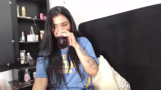 Snapshot of lolaa_staars chatting on December 21, 2024, 7:24 am lolaa staars online show from December 21, 2024, 7:24 am