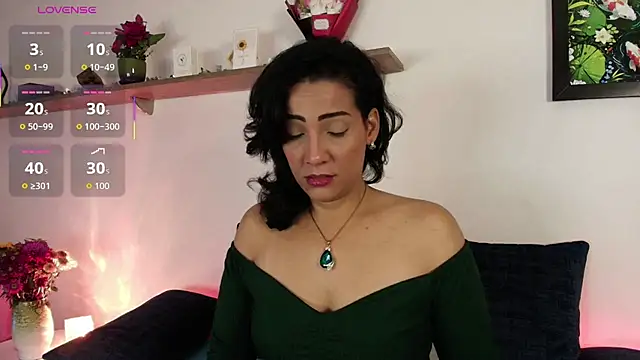 Elliee  online show from March 3, 2026, 1:29 pm