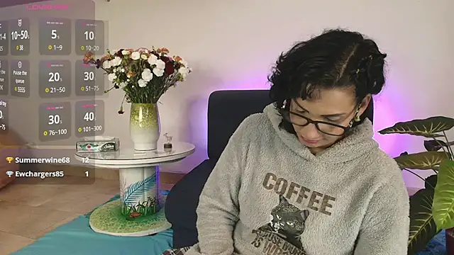 Elliee  online show from February 12, 2025, 3:27 pm