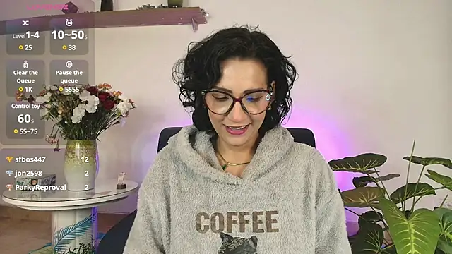 Elliee  online show from February 13, 2025, 3:56 pm
